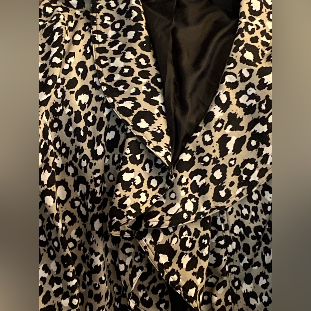๐ Leopard Print Women's Blazer - Picture 5 of 7